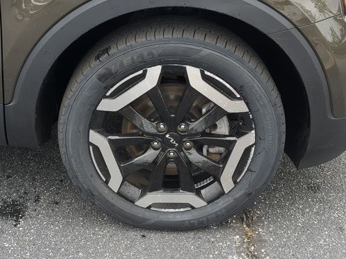 Used 2025 Kia Telluride S FWD image 12