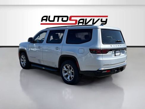 Used 2022 Jeep Wagoneer Series II AWD/4WD image 5