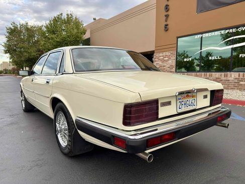Used 1988 Jaguar XJ6 image 16