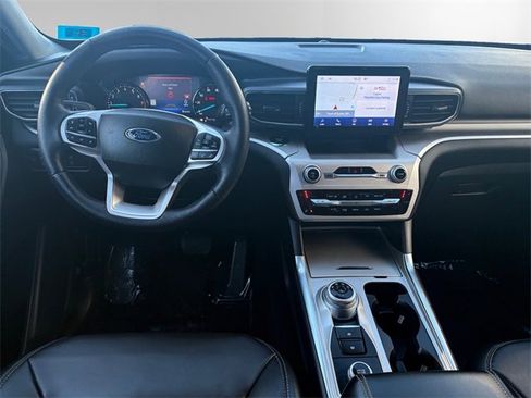 Used 2022 Ford Explorer XLT w/ Equipment Group 202A image 10