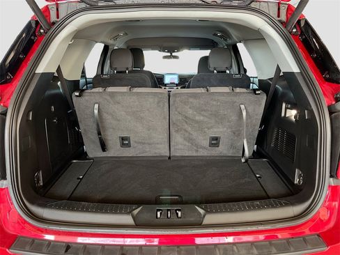 Used 2022 Ford Explorer XLT w/ Class IV Trailer Tow Package image 27