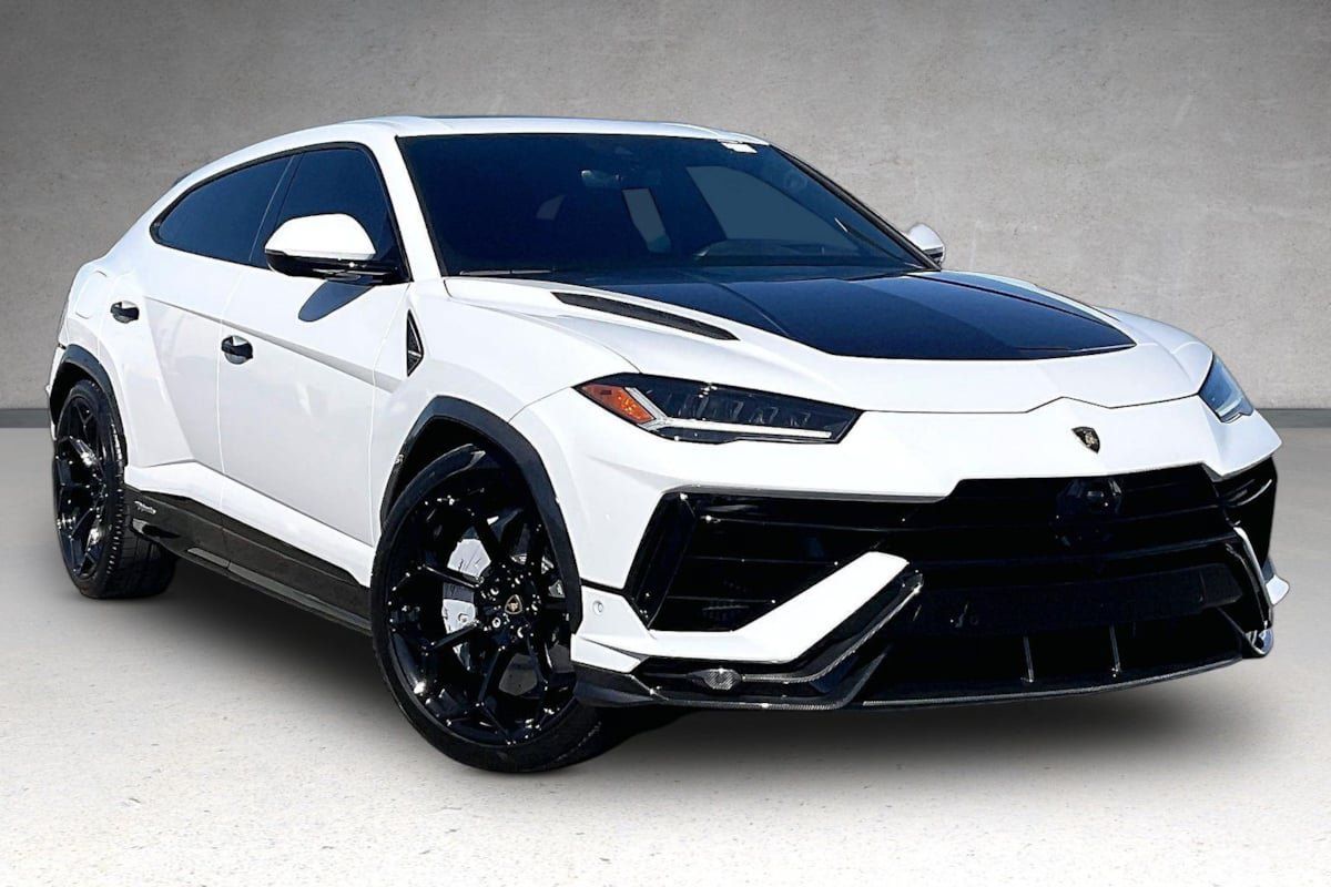 Used 2023 Lamborghini Urus Performante AWD/4WD image 2