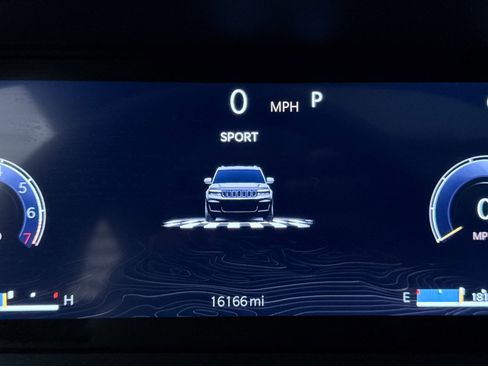 Used 2024 Jeep Grand Cherokee L Limited w/ Luxury Tech Group II image 11