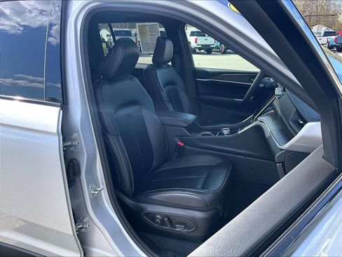 Used 2024 Jeep Grand Cherokee Limited 4xe image 11