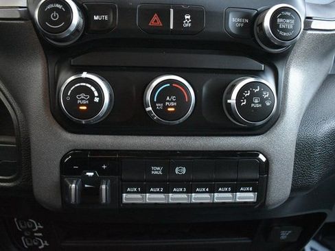 Used 2022 RAM 5500 Tradesman w/ Chrome Appearance Group RWD image 25