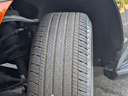 Used 2024 Chevrolet Suburban LS RWD image 35