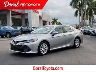 Used 2018 Toyota Camry SE video 1