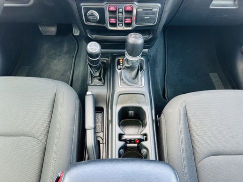 Used 2022 Jeep Wrangler Unlimited Sport AWD/4WD image 19