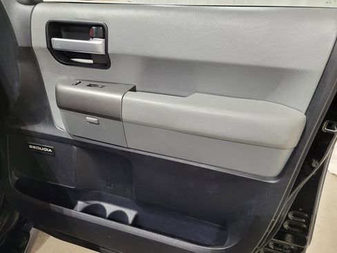 Used 2016 Toyota Sequoia Limited image 66