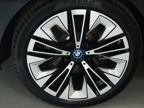 Used 2025 BMW i5 xDrive40 w/ Premium Package image 12