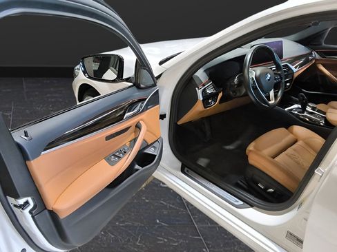 Used 2023 BMW 530i xDrive w/ Premium Package image 12