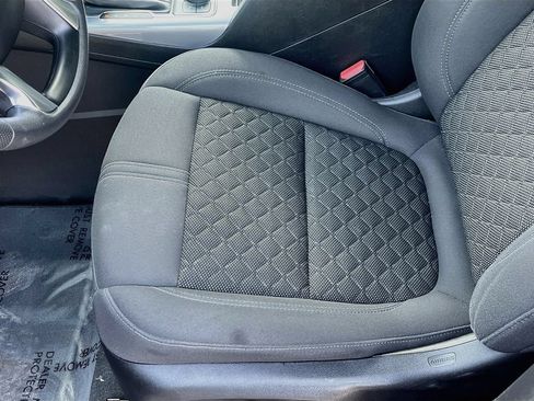 Used 2022 Chevrolet Blazer LT FWD image 18