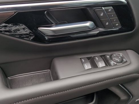 New 2026 Chevrolet Suburban Z71 w/ Comfort Package image 11