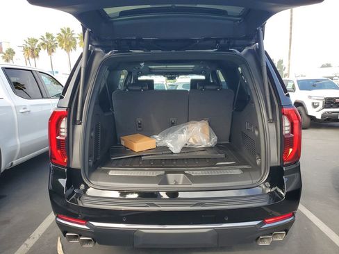 New 2026 GMC Yukon XL AT4 w/ AT4 Premium Plus Package image 6