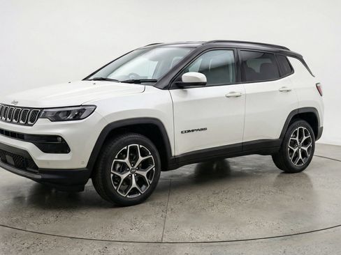 Used 2025 Jeep Compass Limited image 3