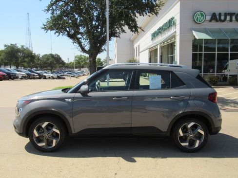 Used 2022 Hyundai Venue SEL image 14