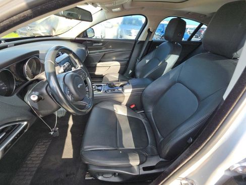 Used 2017 Jaguar XE Premium RWD image 10