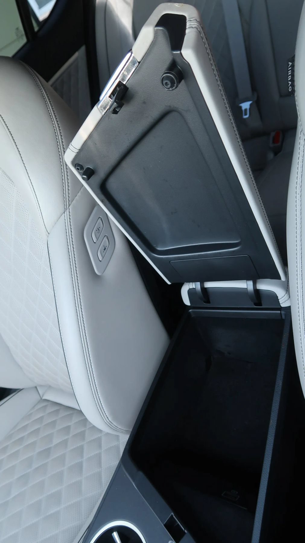 Used 2022 Genesis G70 3.3T RWD image 32