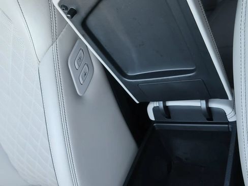 Used 2022 Genesis G70 3.3T RWD image 32