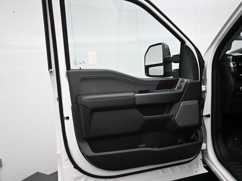 New 2026 Ford F250 Lariat w/ Lariat Ultimate Package image 9