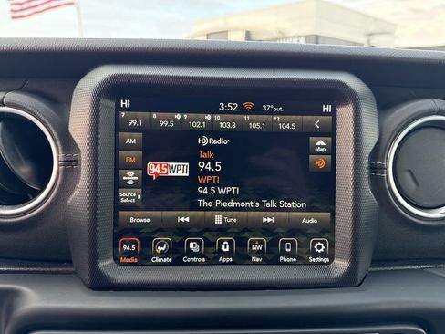 Used 2020 Jeep Wrangler Unlimited Sahara image 18