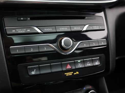 Used 2018 INFINITI QX30 Premium w/ Navigation Package FWD image 19