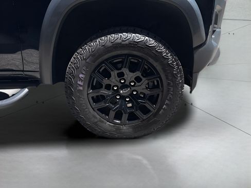 Used 2024 Chevrolet Colorado Trail Boss w/ Advanced Trailering Package AWD/4WD image 2