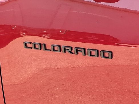 Used 2025 Chevrolet Colorado ZR2 w/ Technology Package AWD/4WD image 29