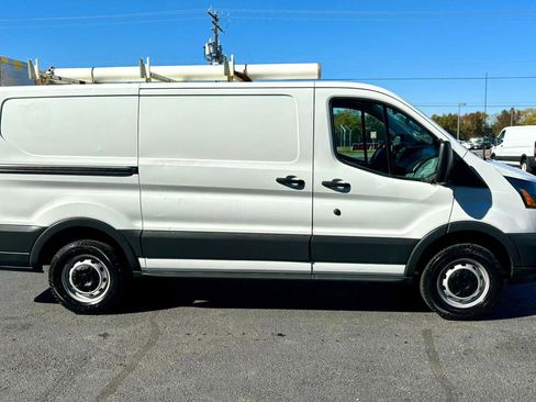 Used 2018 Ford Transit 250 130 Low Roof image 4