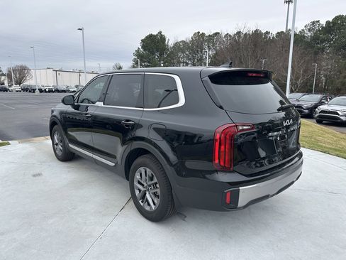 Used 2025 Kia Telluride LX image 8