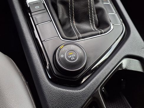 Used 2024 Volkswagen Taos SE image 14