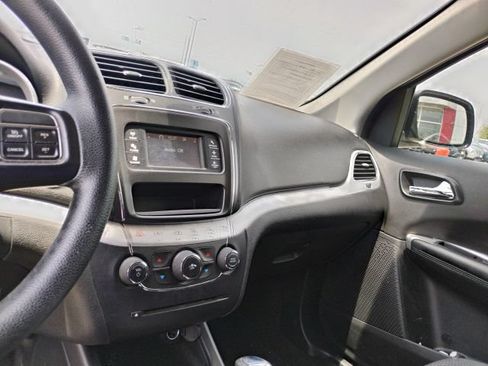 Used 2020 Dodge Journey SE w/ Blacktop Package FWD image 16
