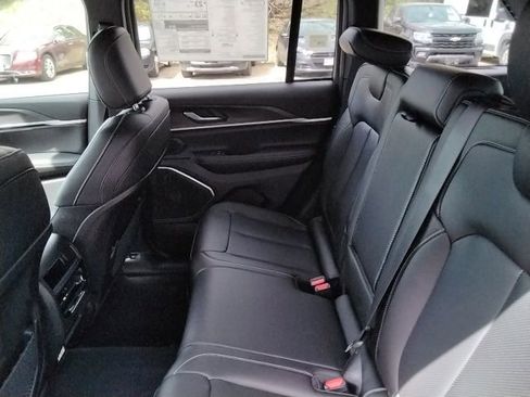 New 2026 Jeep Grand Cherokee Limited w/ Luxury Tech Group II AWD/4WD image 8