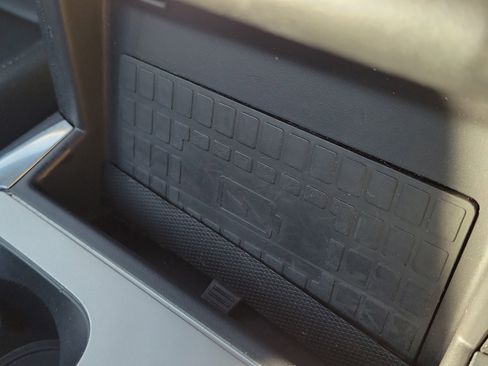 Used 2023 Ford Explorer Limited image 9