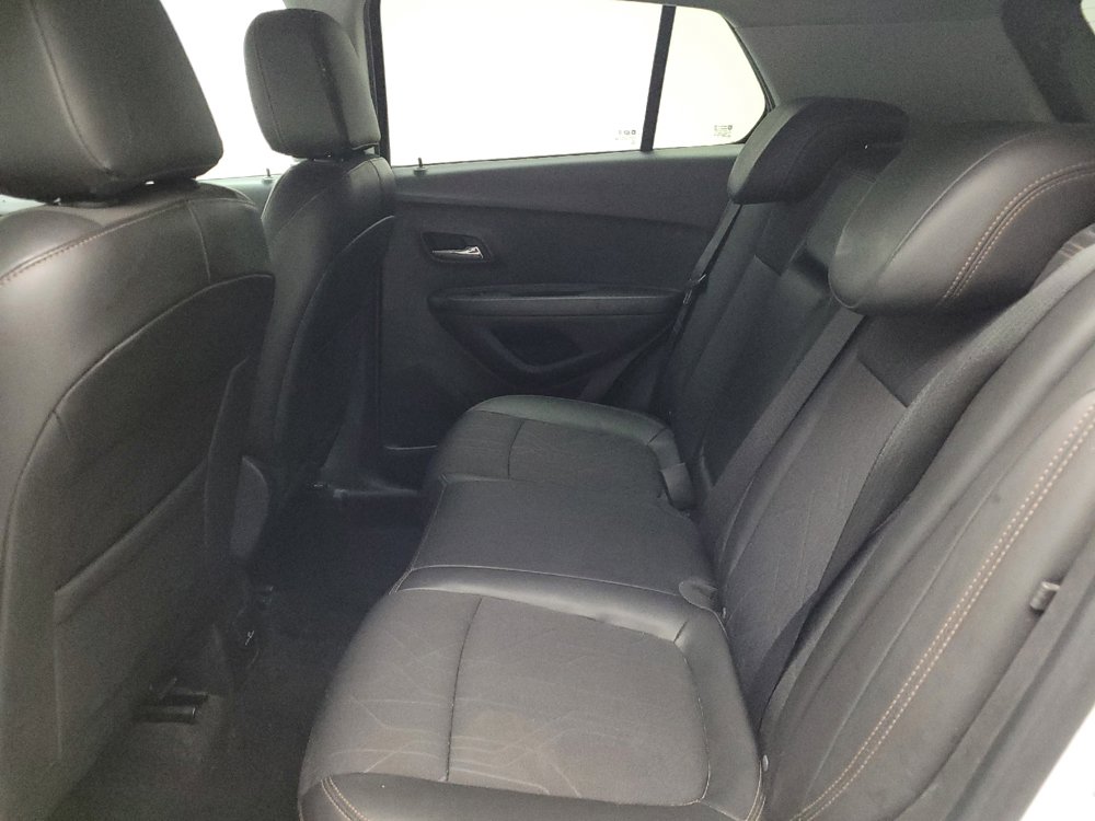 Used 2020 Chevrolet Trax LT w/ LT Convenience Package AWD/4WD image 18