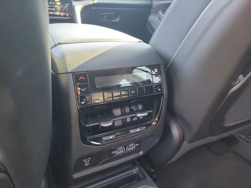 Used 2023 Jeep Grand Cherokee L Limited w/ Luxury Tech Group II RWD image 14