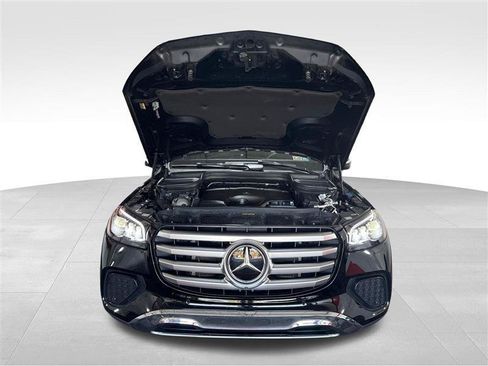 Used 2025 Mercedes-Benz GLS 450 4MATIC image 11