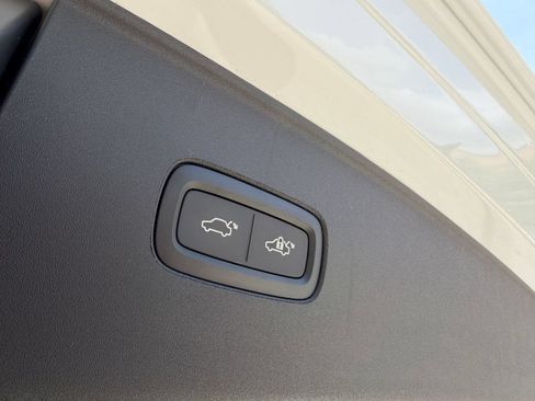 Certified 2025 Volvo EX90 Plus AWD/4WD image 29