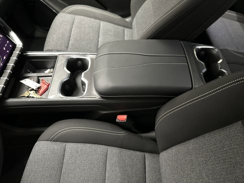 Used 2026 GMC Acadia Elevation image 42