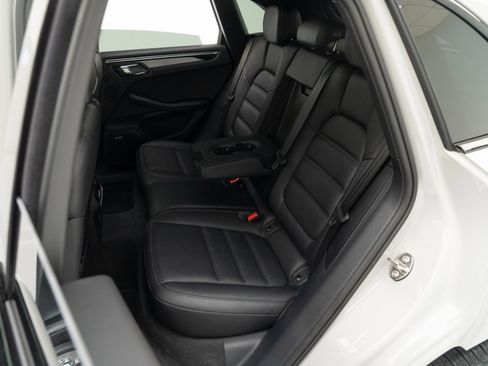 Certified 2026 Porsche Macan AWD/4WD image 28
