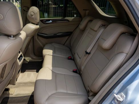 Used 2015 Mercedes-Benz ML 400 4MATIC w/ Lighting Package image 14