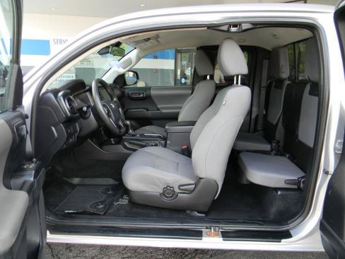Used 2020 Toyota Tacoma SR w/ SR Convenience Package AWD/4WD image 15