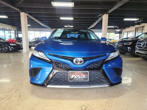 Used 2019 Toyota Camry XSE image 2