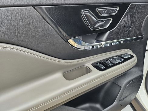 New 2026 Lincoln Corsair Premiere AWD/4WD image 11