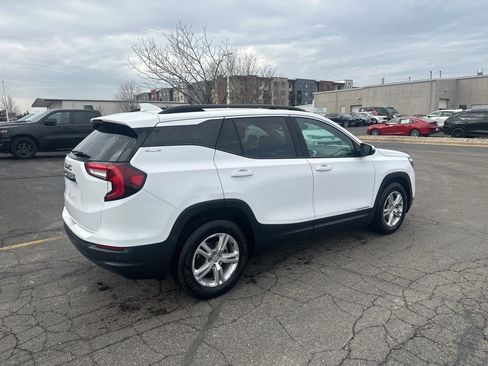 Used 2022 GMC Terrain SLE w/ Driver Convenience Package image 4