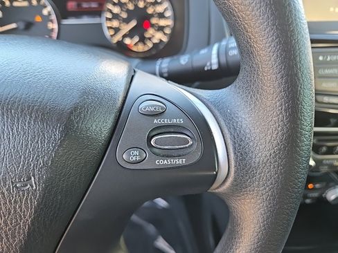 Used 2019 Nissan Pathfinder S image 20