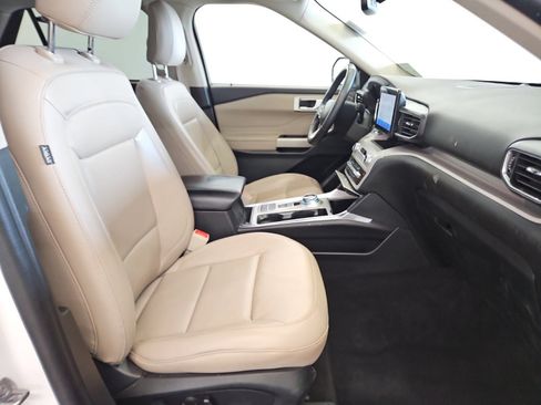 Used 2023 Ford Explorer XLT w/ Equipment Group 202A RWD image 13