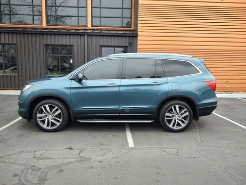 Used 2017 Honda Pilot Touring image 4