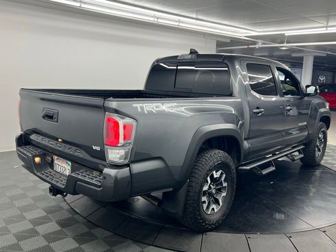 Used 2022 Toyota Tacoma TRD Off-Road w/ Technology Package image 4