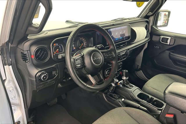 Used 2024 Jeep Wrangler Unlimited Rubicon AWD/4WD image 14